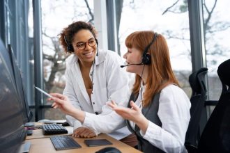 Centre d'appel gérant des contacts entrants avec efficacité